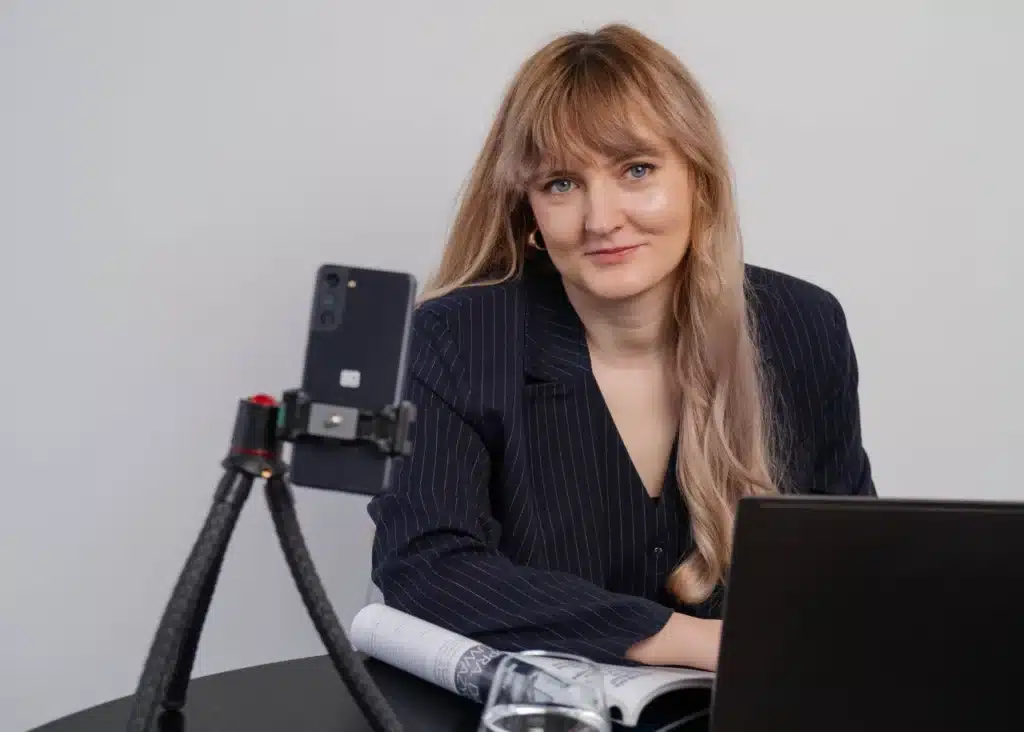 System pozyskiwania klientów z social mediów / Strategia marketingowa dla prawników /